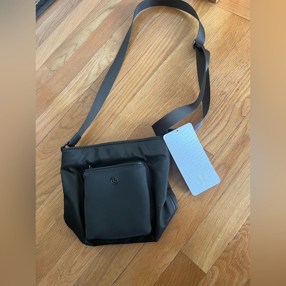 Lululemon bucket army green purse